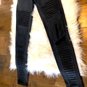 ALO Yoga Moto Leggings Gray Size L EUC